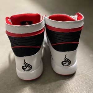 Ryderwear women gym shoes high top.